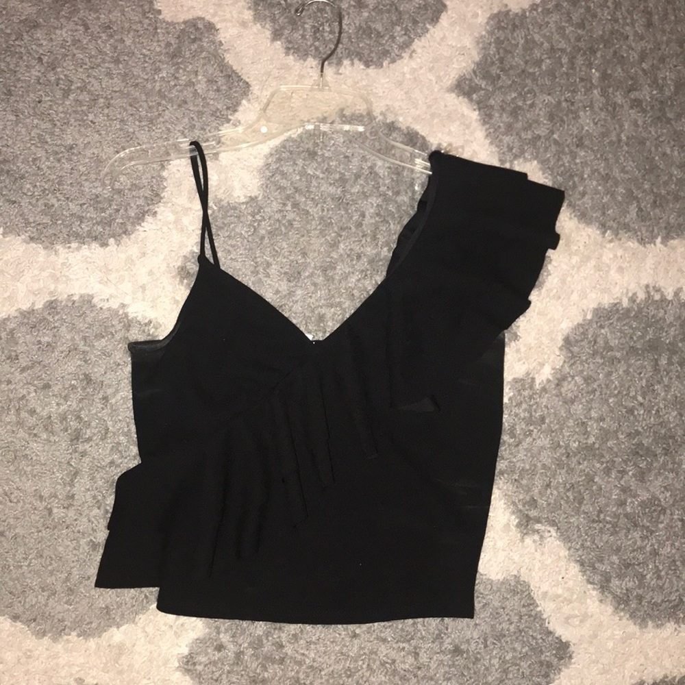 Cute ruffled crop top